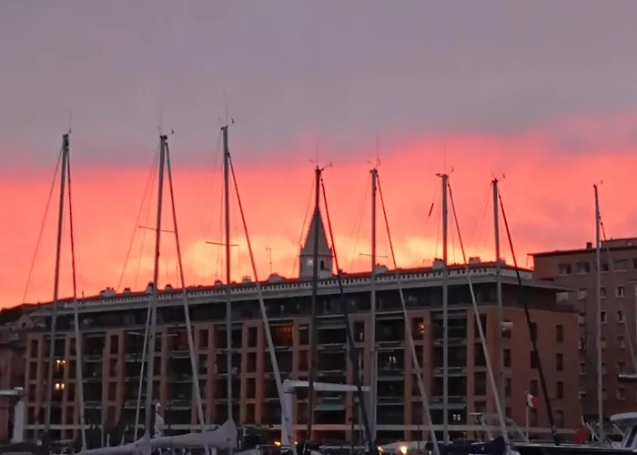 Chez L\'Habitant, Propose Grande Chambre Vieux Port Marseille